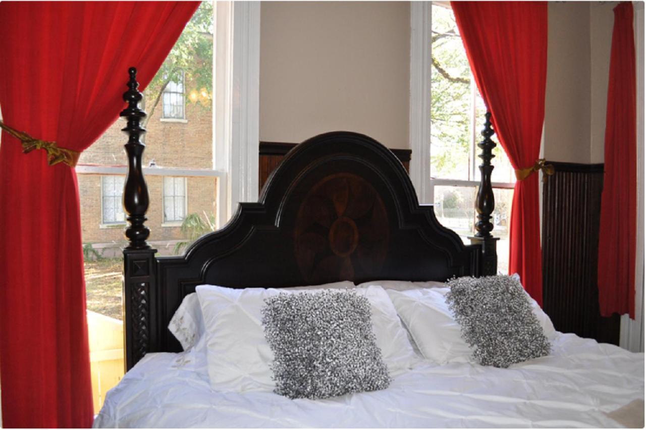 The Mardi Gras House Bed & Breakfast Mobile Ngoại thất bức ảnh