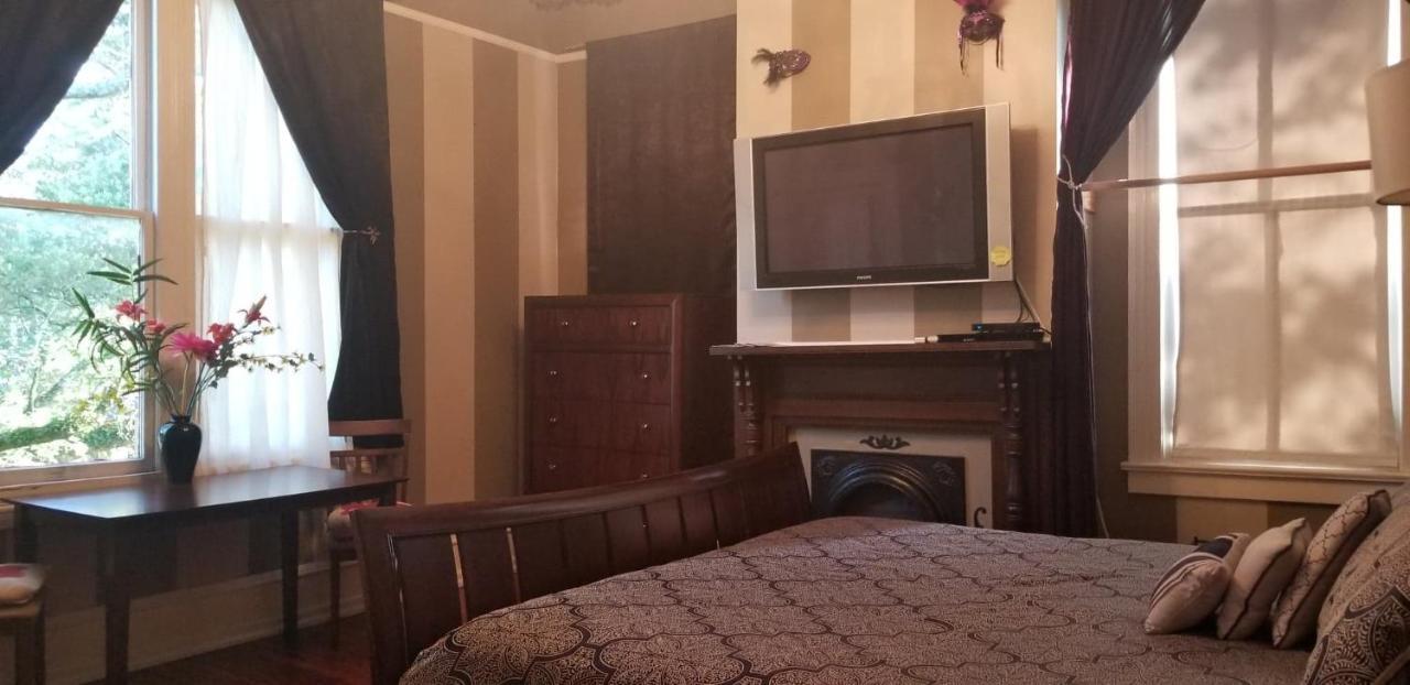 The Mardi Gras House Bed & Breakfast Mobile Ngoại thất bức ảnh